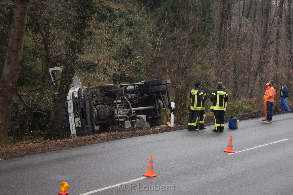 Container LKW umgestuerzt Koeln Brueck Bruecker- Dellbruecker Mauspfad P001.JPG - Miklos Laubert